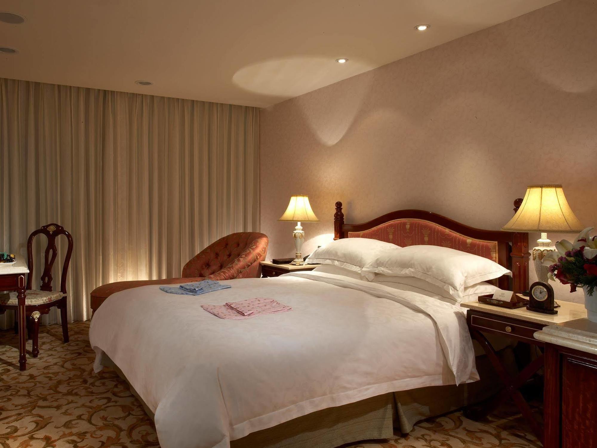 Royal Seasons Hotel Beitou Taipeh Exterior foto